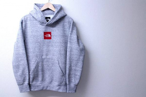 ノースフェイスのパーカー