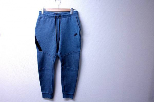 ナイキのテックフリース