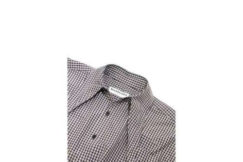 スカーフのシャツ