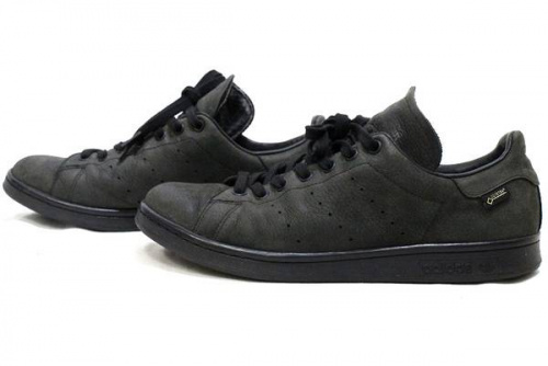 アディダスのスタンスミス