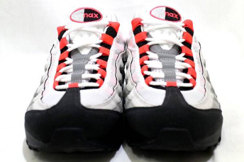 スニーカーのナイキ