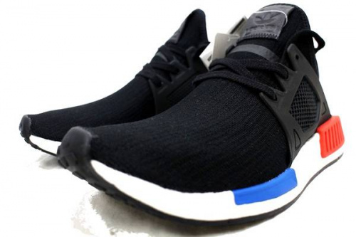 スニーカーのadidas