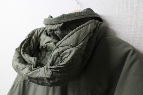 バーラップアウトフィッターのモンスターパーカー