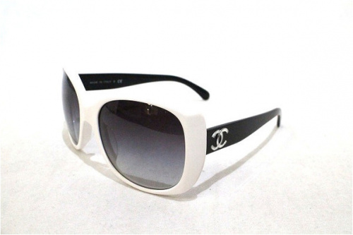 アクセサリー・小物のサングラス