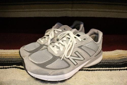 スニーカーのNEW BALANCE