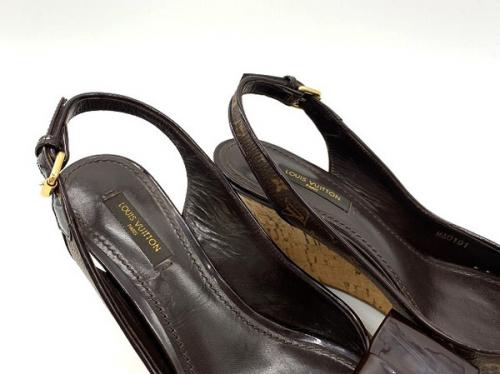 サンダルのモノグラム