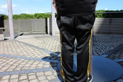 トラックパンツ