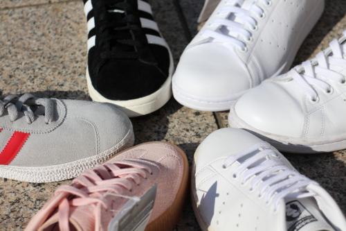 アディダスのスタンスミス
