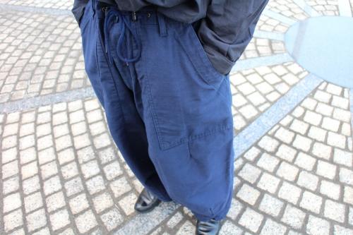 ニードルスのヒザデルパンツ