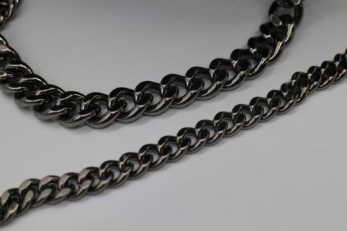 ステラマッカートニーのチェーンショルダーバッグ