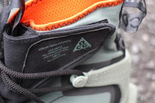 ナイキエーシージーのエア テラ アンタークティック