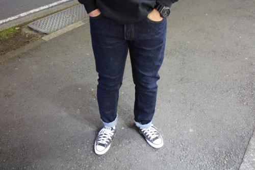 ストーンアイランドのデニムパンツ