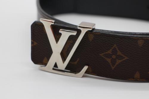 ルイヴィトンのサンチェール KVイニシャル