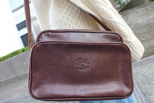 イルビゾンテのレザーショルダーバッグ
