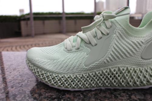 アディダスのALPHAEDGE