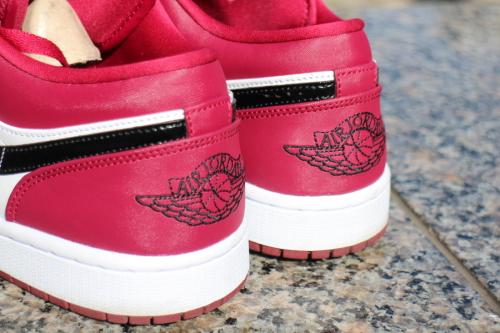 ナイキのAIR JORDAN 1
