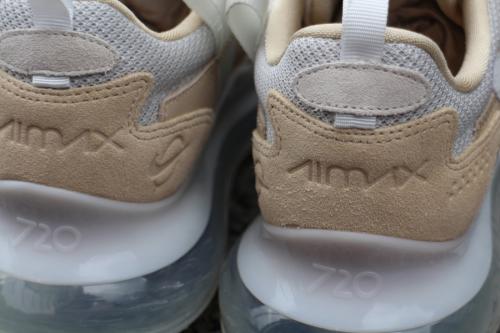 ナイキのエアマックス720