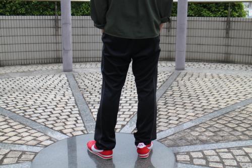 ニードルスのナロートラックパンツ