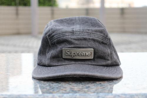 シュプリームのサイドパネルキャンプキャップ