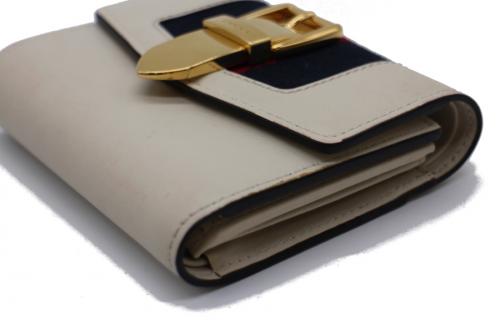 グッチのシルヴィ ウェブストライプ