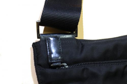 プラダのショルダーバッグ