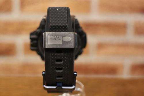 クロノグラフのGST-B100