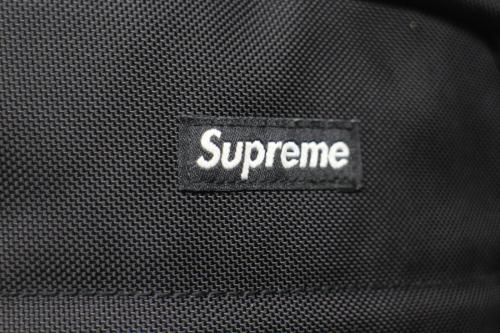 シュプリームのShoulder Bag