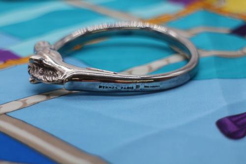 エルメスのシュバルホースバングル