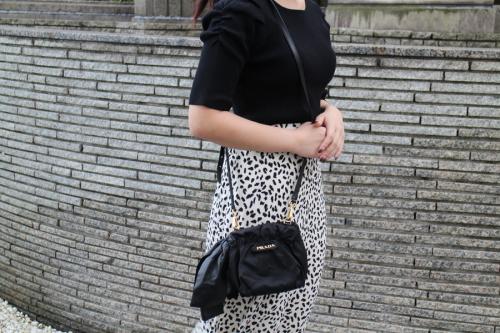 プラダのサイドリボンナイロンショルダーバッグ