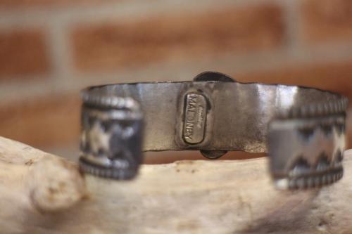 マロニーのスタンプワークターコイズバングル