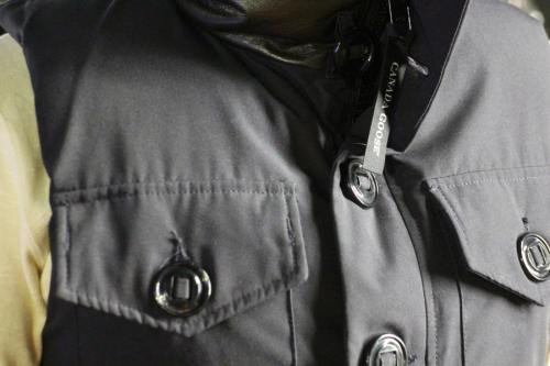 カナダグースのMONTREALダウンベスト