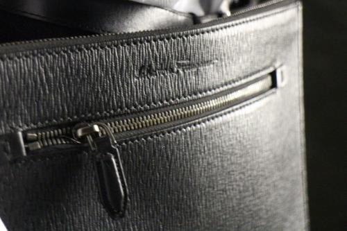 サルヴァトーレ フェラガモのクラッチバッグ