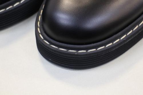 マルニの4ホールプレーントゥシューズ