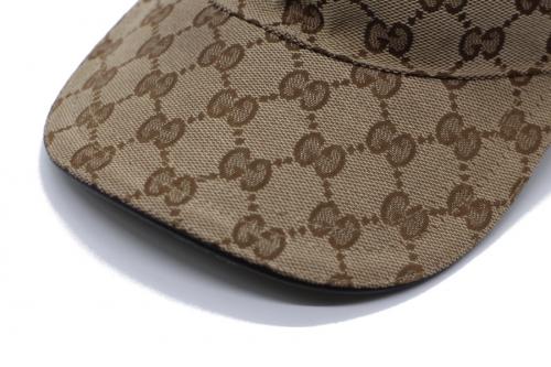 グッチのGGキャンバスベースボールキャップ