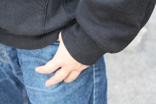 シュプリームのアップルフーテッドスウェットシャツ