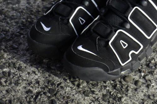 ナイキのエアモアアップテンポ