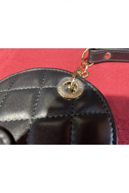 シャネルのラムスキンマトラッセバッグチャーム