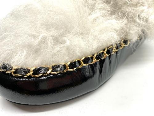シャネルのシアリングラムファーショートブーツ