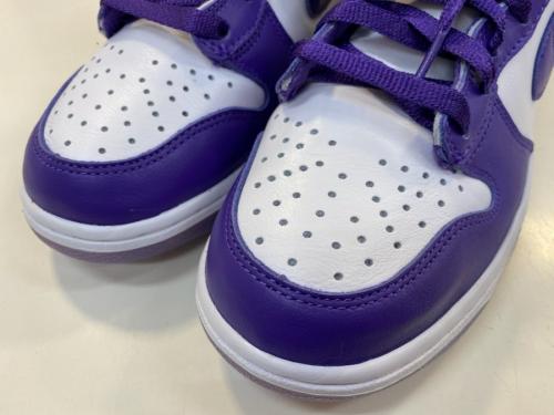 ナイキのDUNK HI VARSITY PURPLE