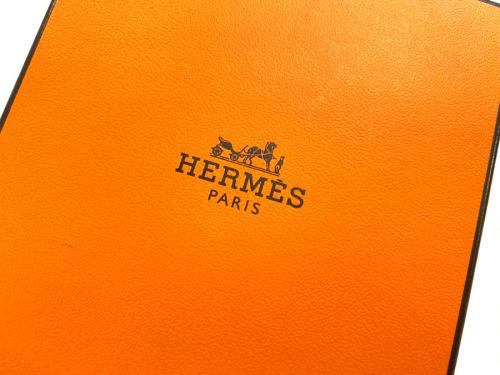 エルメスのバッファローホーン&ラッカー/ピアス