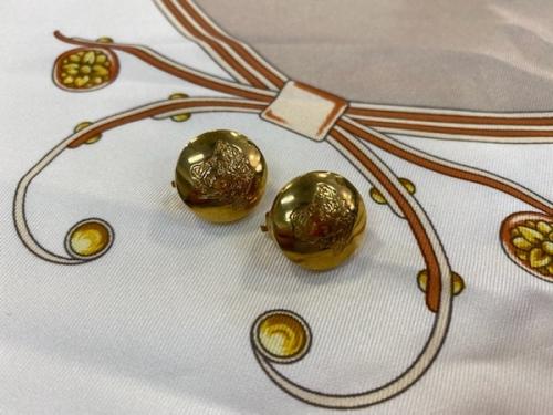 ヴェルサーチのゴールドジュエリー