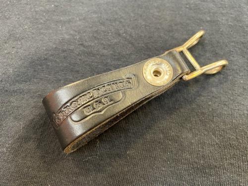 クロムハーツのクロスボールボタンベルトループ