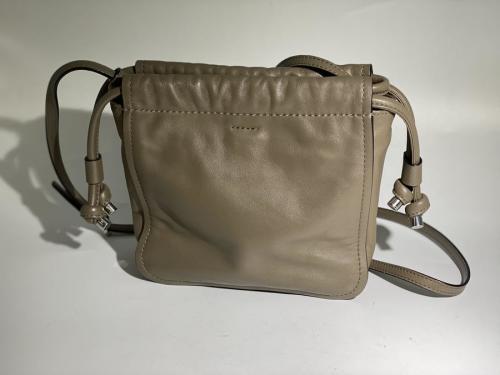 マークジェイコブスのTied Up Crossbody