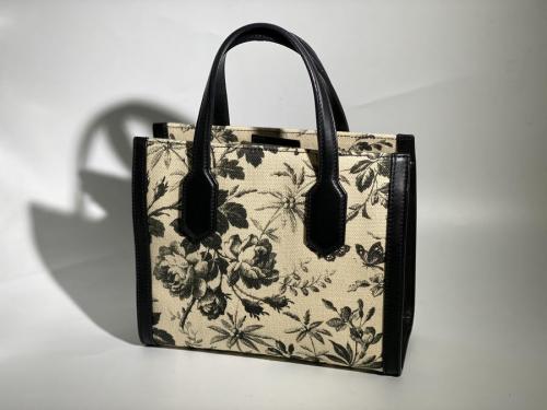 グッチのハーバリウムトートバッグ