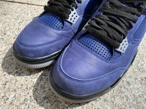 ナイキのエアジョーダン4レトロ