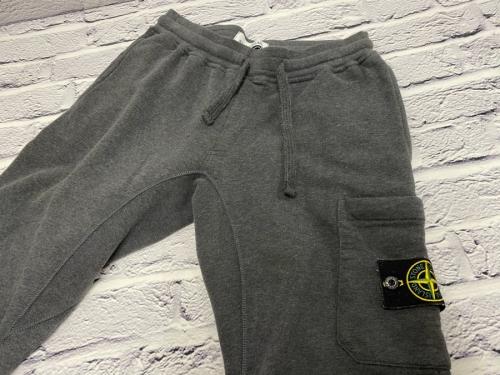 ストーンアイランドのサイドポケットスウェットパンツ