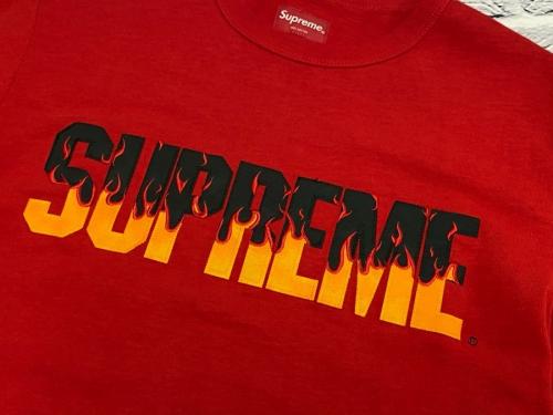 シュプリームのフレイムSSトップ