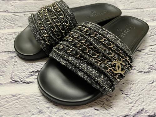 シャネルのツイードパールサンダル