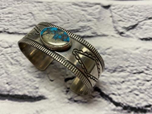 アンディ キャドマンのナバホターコイズシルバーバングル