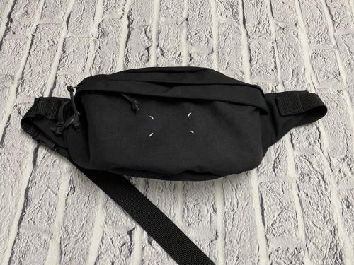 メゾン マルジェラ 11のダブルジップバムバッグ